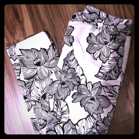 Chico’s Ankle Pants - Picture 1 of 2